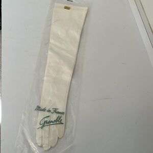 Vintage Grenoble Ladies long cream French Kid gloves. LIKE NEW